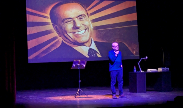 Alessandro Sallusti sul palco del Teatro Intred di Varese