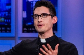 Don Ravagnani lascia il sacerdozio