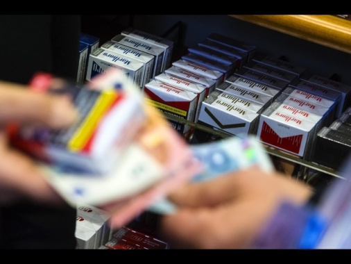 Oncologi, 'già 18mila cittadini hanno firmato per aumento costo sigarette'