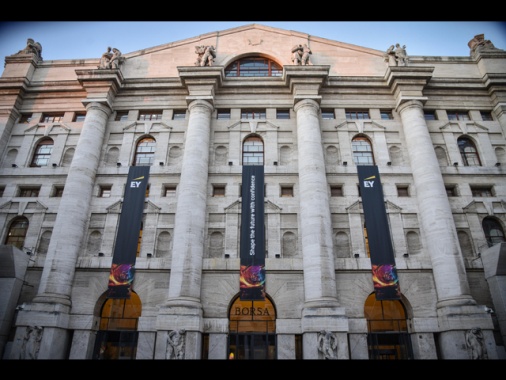 Borsa: Milano supera i 47mila punti, nuovo massimo da novembre 2000