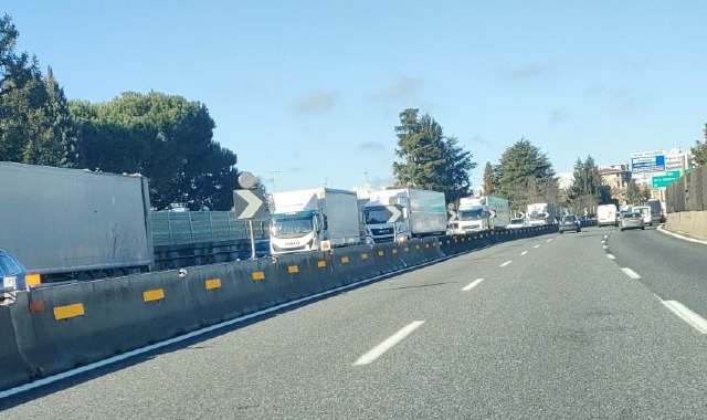 Traffico paralizzato sulla A8 in direzione Milano