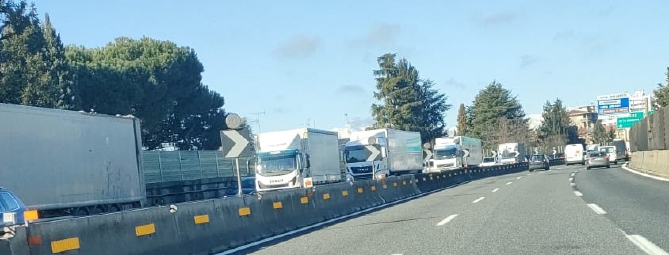 Traffico paralizzato sulla A8 in direzione Milano