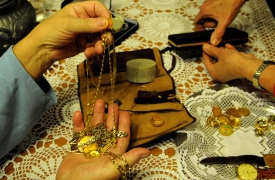 Si finge finanziere, arrestato: «Come devo fare per campare?»