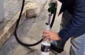 La benzina sembra limonata: sette auto in panne