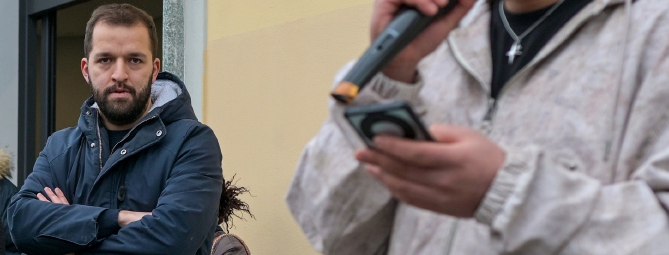 Happiness, l’aiuto ai giovani e l’odio social