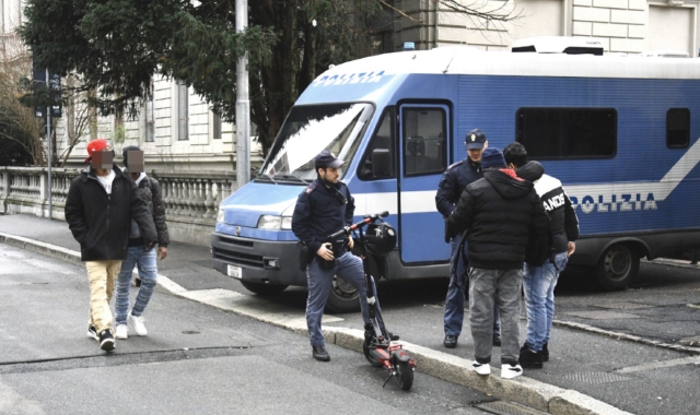 I presidi mobili della polizia di Stato interessano le zone sensibili della città, come via Como