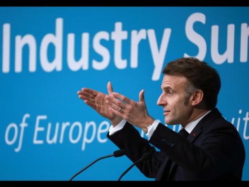 Macron, 'il debito comune è l'unica via per competere con Usa e Cina'