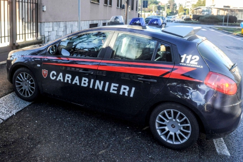 Ladre in casa, sorprese dal proprietario