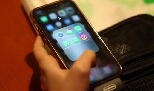 Nuova truffa su Whatasapp: nessun furto diretto ma dati sensibili a rischioe richieste di denaro successivecol pretestodi votare congiuntia un concorsonazionale