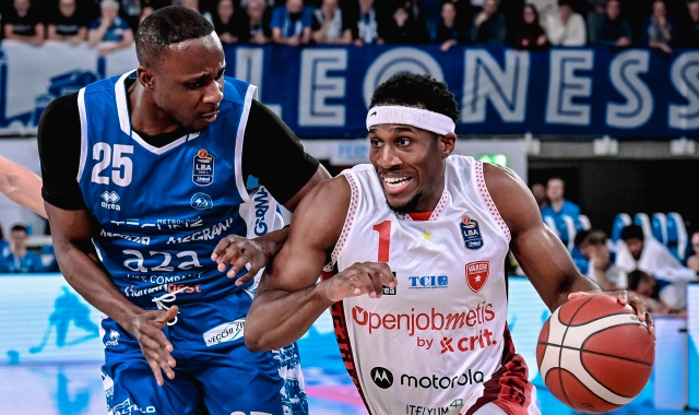 All’andata a Brescia finì 102-94 per la Germani (foto B. Silvestri/CIAMILLO-CASTORIA)