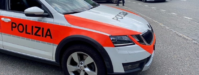 Spaccia droga e farmaci: arrestato 21enne