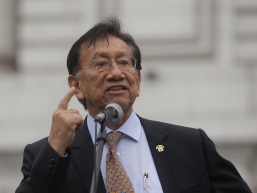 Perù, svolta a sorpresa: Balcázar nuovo presidente ad interim