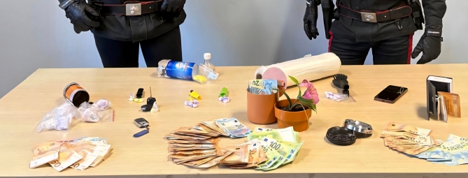 Coca nella spazzola e nel telecomando dell’auto: arrestato