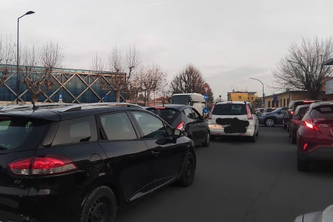 Arona presa d’assalto. Code infinite