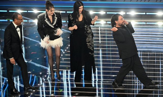 Pilar salva Sanremo e cardinal Ravasi promuove le bambole