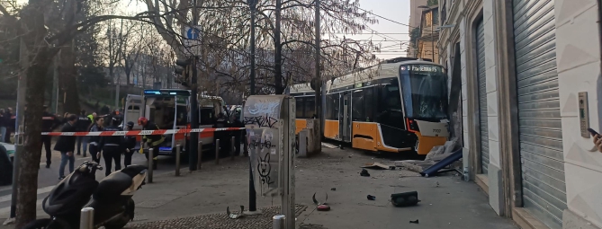 Tram deraglia, tragedia a Milano: 2 morti e 39 feriti
