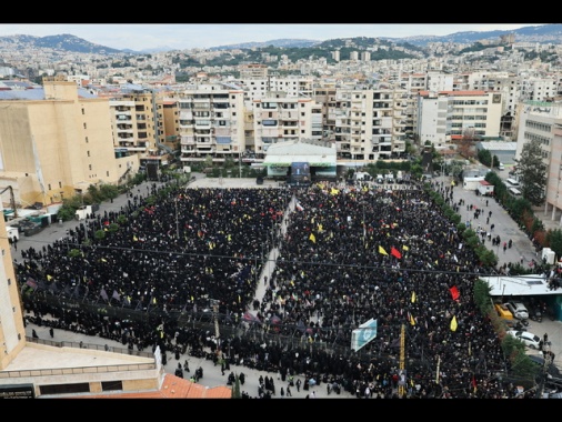 Governo libanese vieta ogni attività militare di Hezbollah