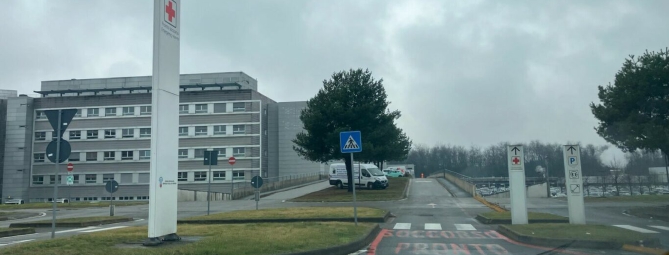 Accoltellato nel sonno dalla compagna