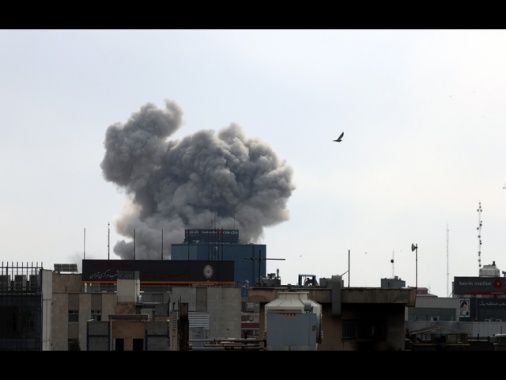 Media, 'colpita sede dell'organismo che eleggerà nuova Guida suprema Iran'