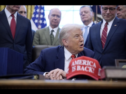 Trump, 'non sono contento della Gran Bretagna sull'Iran'