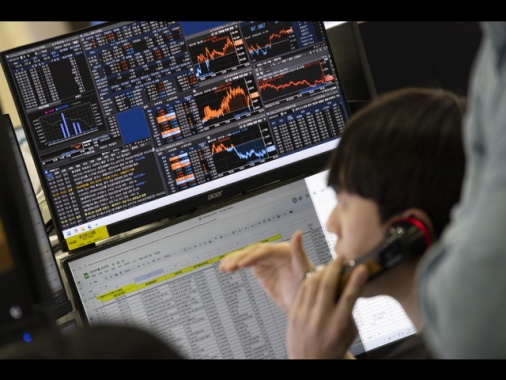 ++ Borsa: l'Asia ancora nella tempesta, chiusura in forte calo ++
