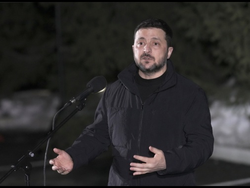 Zelensky, gli Usa ci hanno chiesto un supporto contro i droni in Medio Oriente