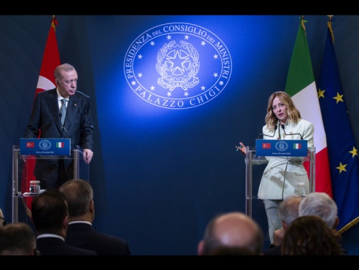 Meloni sente Erdogan, contro la Turchia ingiustificabile attacco missilistico