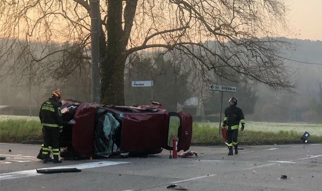 L’intervento dei vigili del fuoco a Brebbia