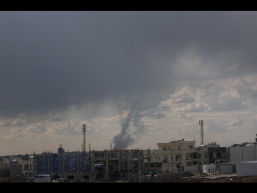 Nuova ondata attacchi Iran nel Golfo, missili su base Usa in Iraq