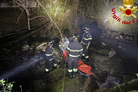 Trovato morto nel greto del torrente a Barasso
