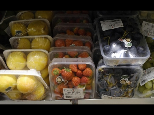 L'Ue avanza nella procedura contro l'Italia sulla plastica monouso