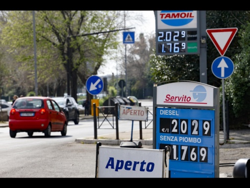 Ip e Tamoil raccomandano taglio dei prezzi dopo aumenti record