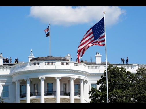 Furgone si schianta contro barriera a Washington, chiusa area Casa Bianca