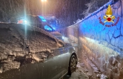 Scontro tra auto sotto la nevicata: sei giovani feriti