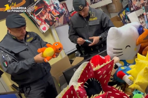 Peluche tarocchi in auto: cinese denunciato