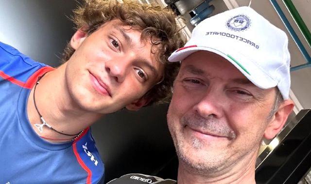 Andrea Kimi Antonelli con il pilota varesino Alessandro Marchetti