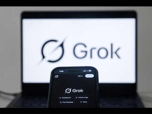 Tre ragazze fanno causa a Grok negli Usa per immagini pornografiche