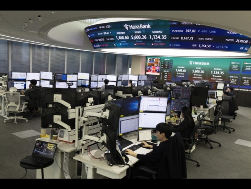 Borsa: l'Asia chiude contrastata tra guerra e petrolio