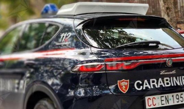 Tenta di uccidere il compagno della madre: 24enne in carcere
