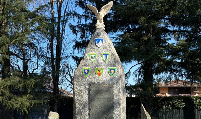 Abbellito e restaurato il Monumento degli Alpini. Domenica la festa