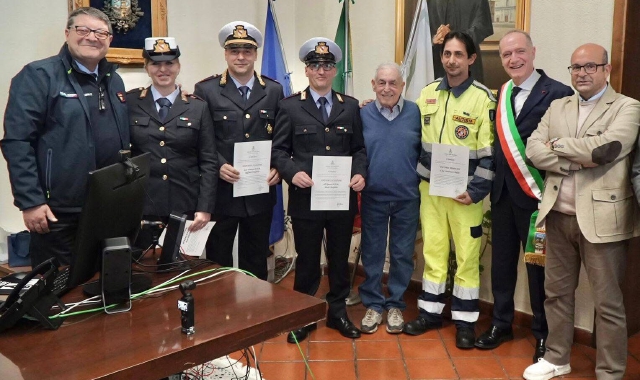 Mario Magliulo ha ricevuto l’encomio dal sindaco di Torre del Greco, Luigi Mennella