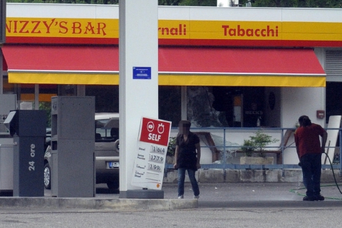 Cinquanta assalti dei ladri allo stesso bar