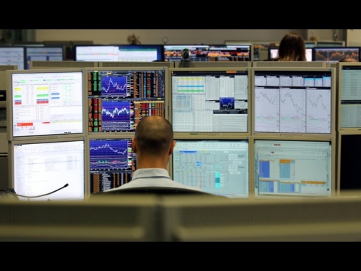 Lo spread tra Btp e Bund in avvio si allarga a 82 punti