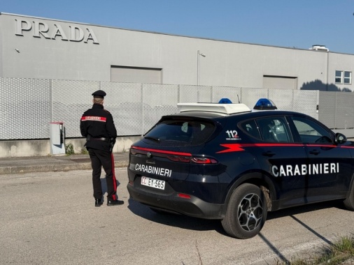 Maxifurto da Prada, rubate scarpe per centinaia di migliaia di euro