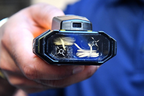 L’assessore dice no al bolawrap, la polizia locale protesta