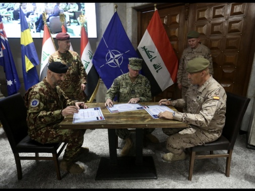 Baghdad, la missione Nato si ritira temporaneamente dall'Iraq