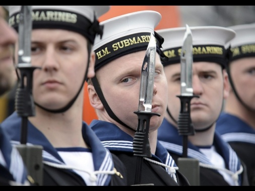 Arrestati due intrusi in una base navale Gb, uno è un iraniano