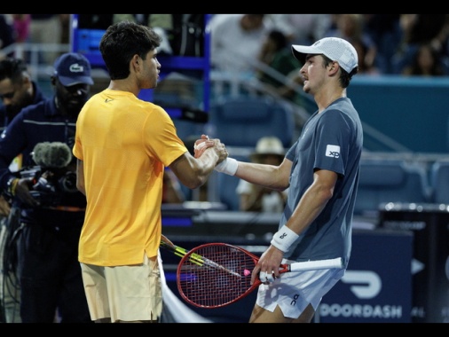 Tennis: a Miami avanti Alcaraz, fuori Cobolli e Arnaldi