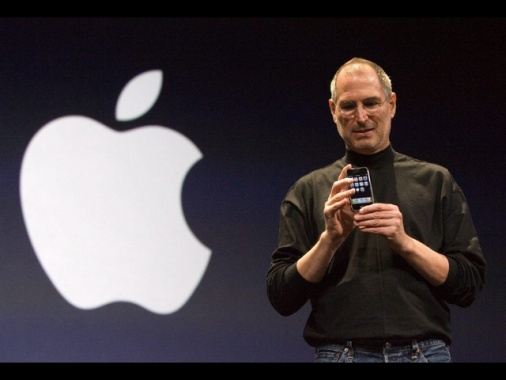 Apple compie 50 anni, la storia iniziata l'1 aprile 1976 in un garage