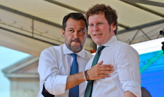 Matteo Bianchi con Matteo Salvini sul palco di un comizio a Varese alle ultime urne per l’elezione del sindaco